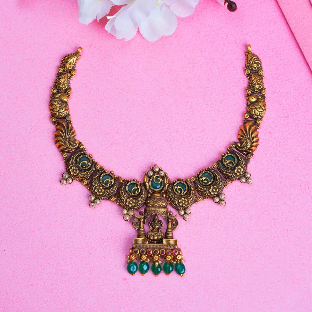 Elegant Choker Necklaces - Gold