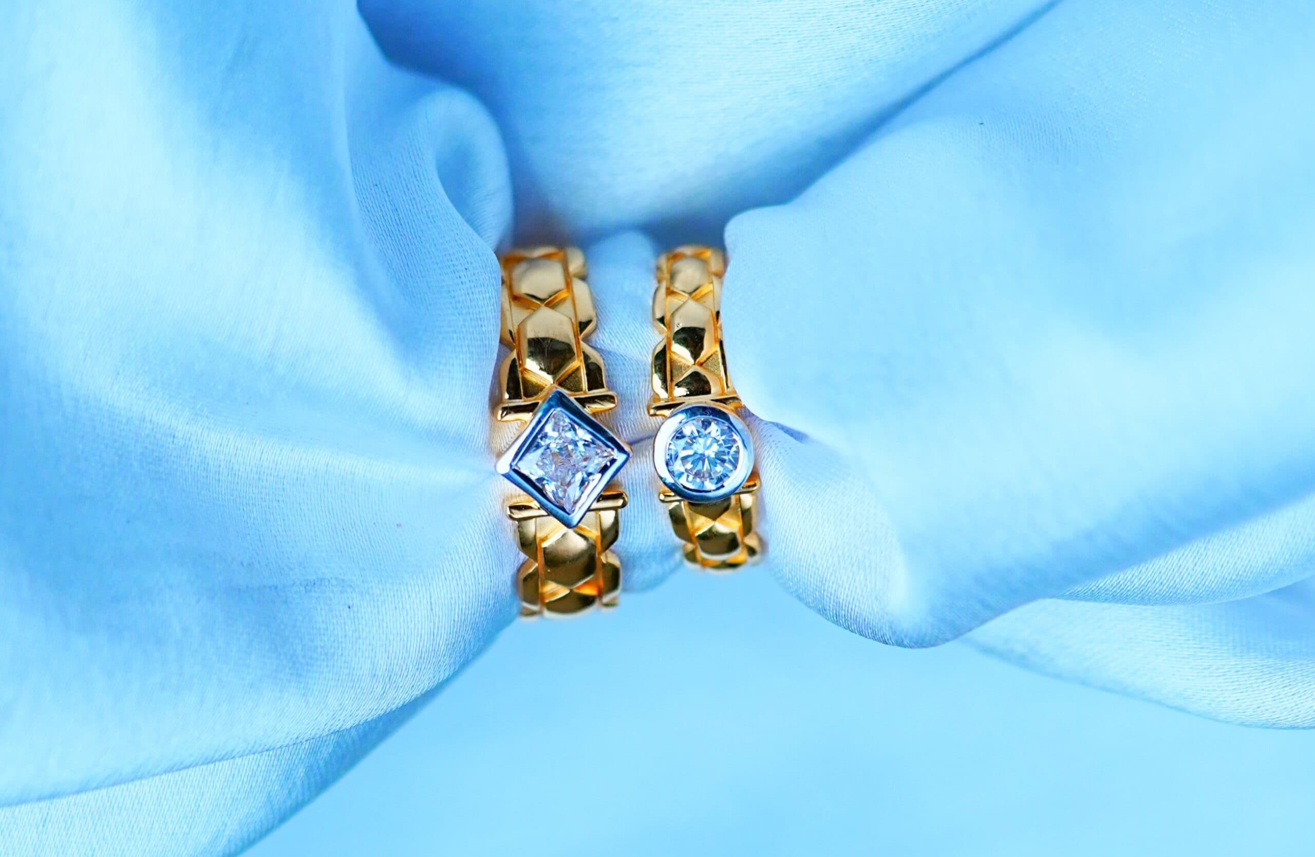modern-gold-diamond-couple-wedding-rings